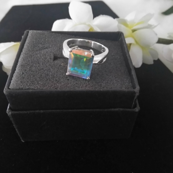 RARE IRIDESCENT WHITE SAPPHIRE TAVOLITE RING - Picture 3 of 10